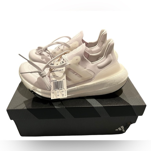 NIB Adidas Women’s Ultra Boost 22 Running Sneakers in White in size 7 - Picture 6 of 12